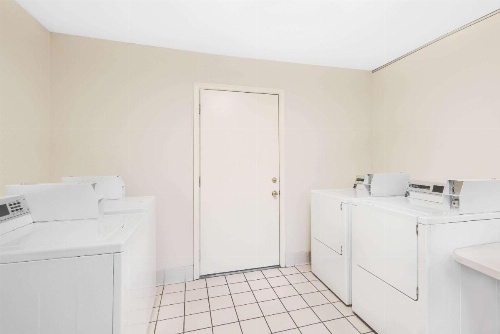 Days Inn by Wyndham Springfield/Phil.Intl Airport image 12